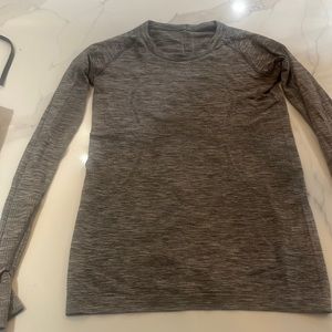 Long sleeve fitted running top
